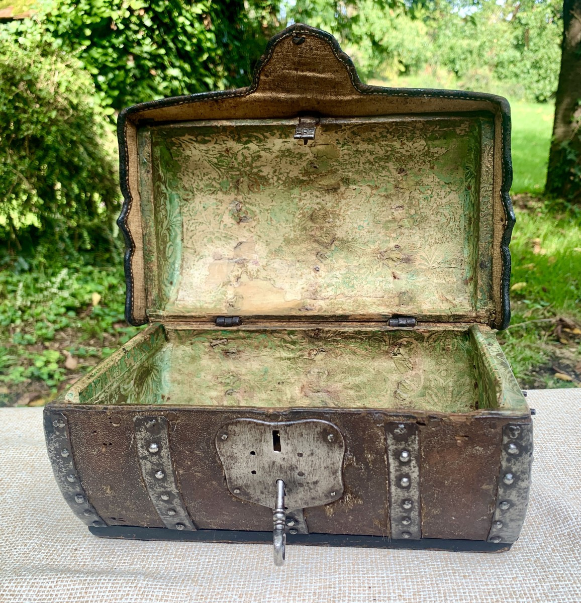 Italy 17th Cty, Rare Leather Box With Rounded Profile, With Original Interior Paper