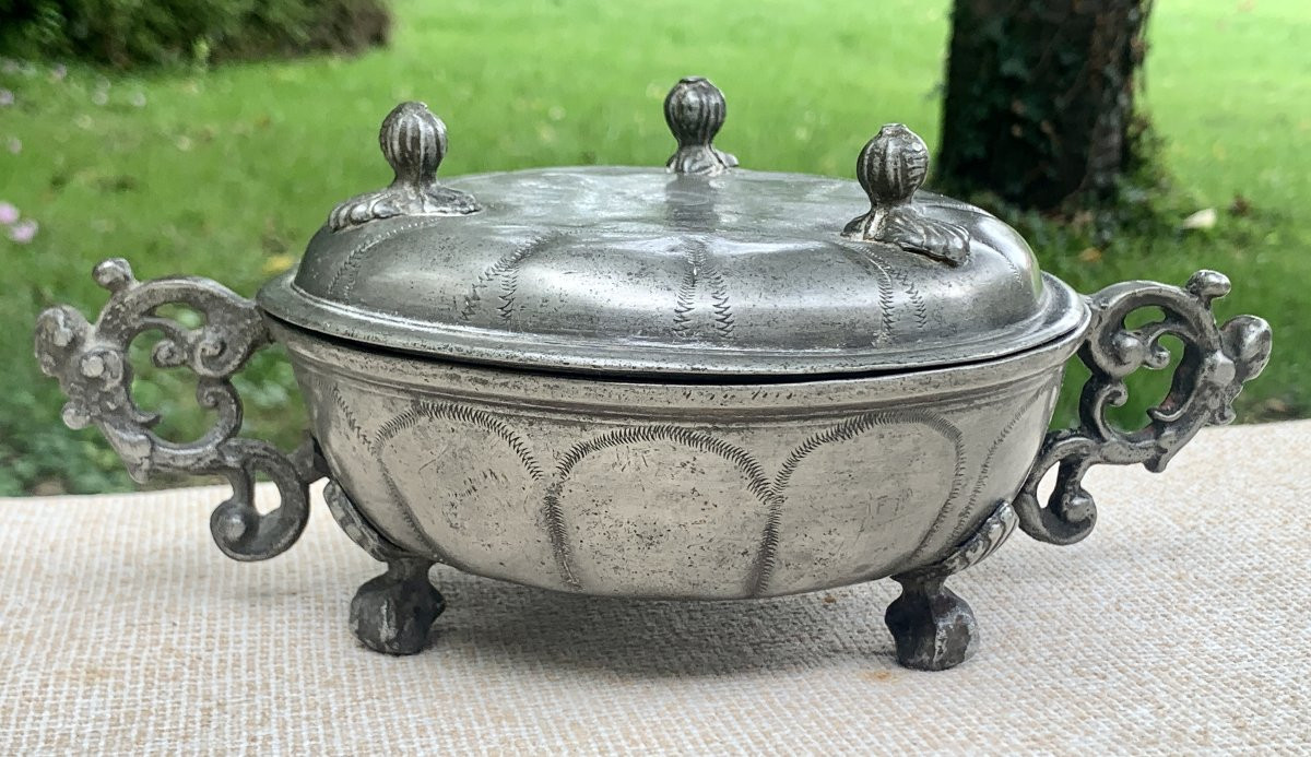 Ecuelle couverte étain Bâle Suisse XVIIIe s anses anthropomorphes-photo-2