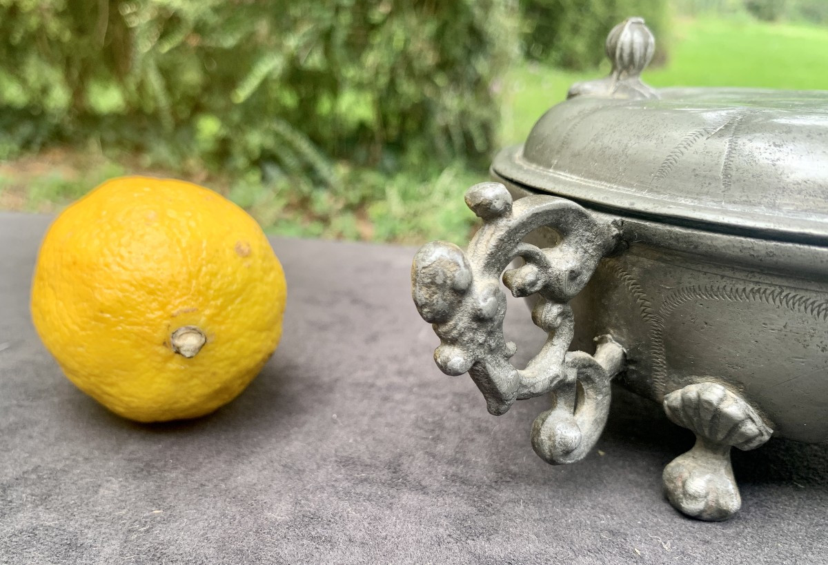 Ecuelle couverte étain Bâle Suisse XVIIIe s anses anthropomorphes-photo-5