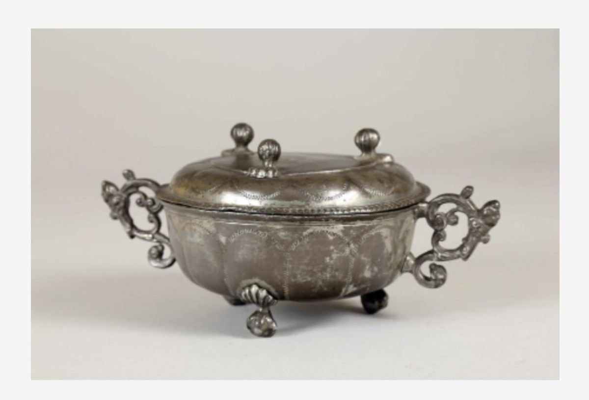 Ecuelle couverte étain Bâle Suisse XVIIIe s anses anthropomorphes-photo-8