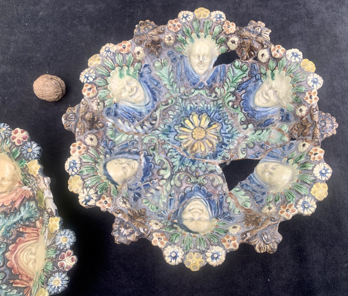 2 plats céramique relief AVON / LE PRE D'AUGE XVIIe s, suite B PALISSY-photo-1