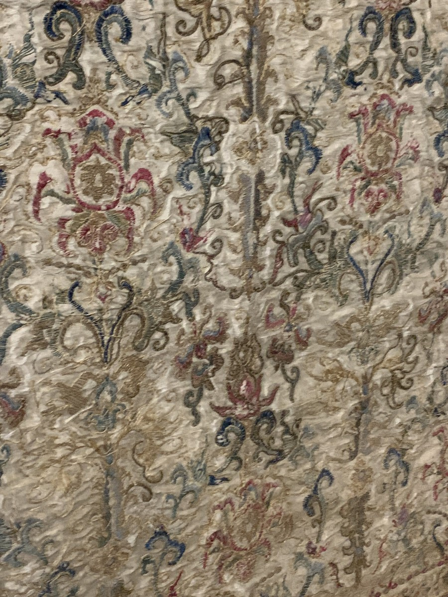 Italie XVIIe s tissu soie brodé de fils or & argent, riche composition motifs floraux-photo-4