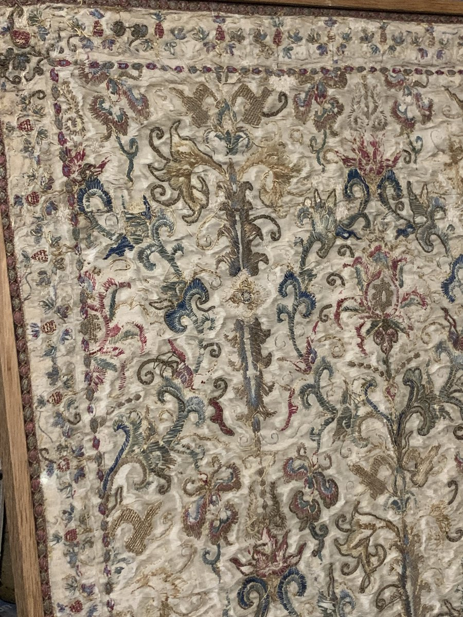 Italie XVIIe s tissu soie brodé de fils or & argent, riche composition motifs floraux-photo-2