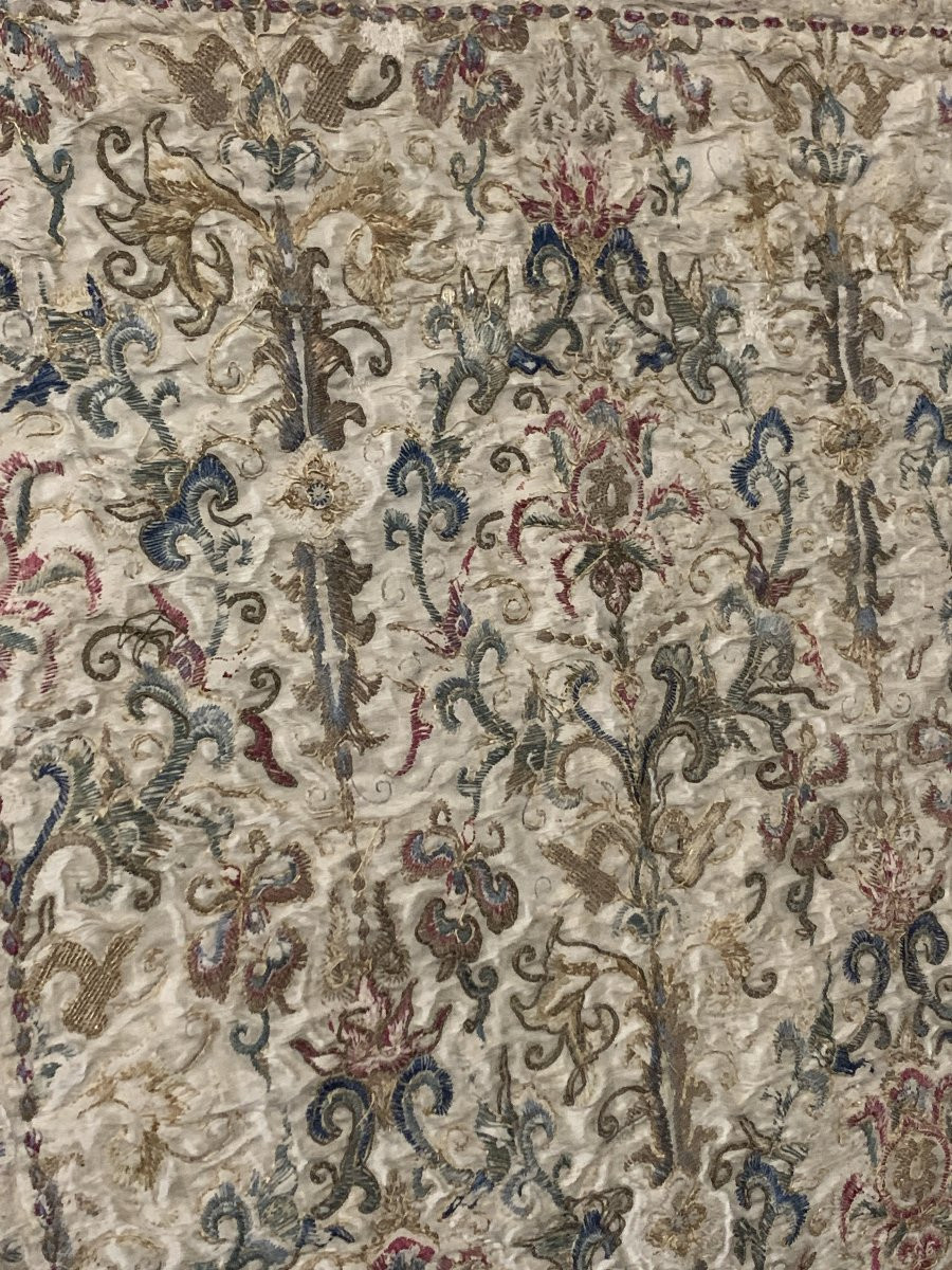 Italie XVIIe s tissu soie brodé de fils or & argent, riche composition motifs floraux-photo-3