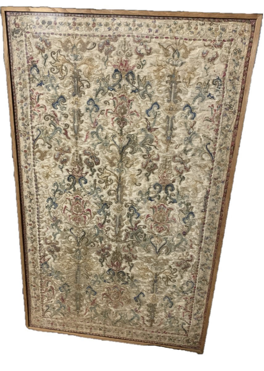 Italie XVIIe s tissu soie brodé de fils or & argent, riche composition motifs floraux