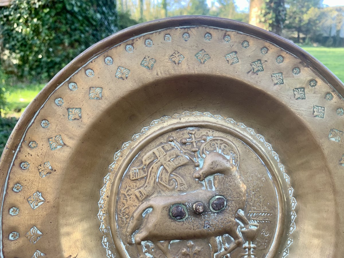 16th Cty Embossed And Chiseled Alms Dish, With Mystic Lamb -photo-1