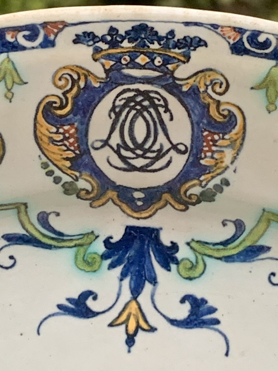 Rare 18th Rouen Faience Plate With Coat Of Arms, Known As " 5 Colours"-photo-3