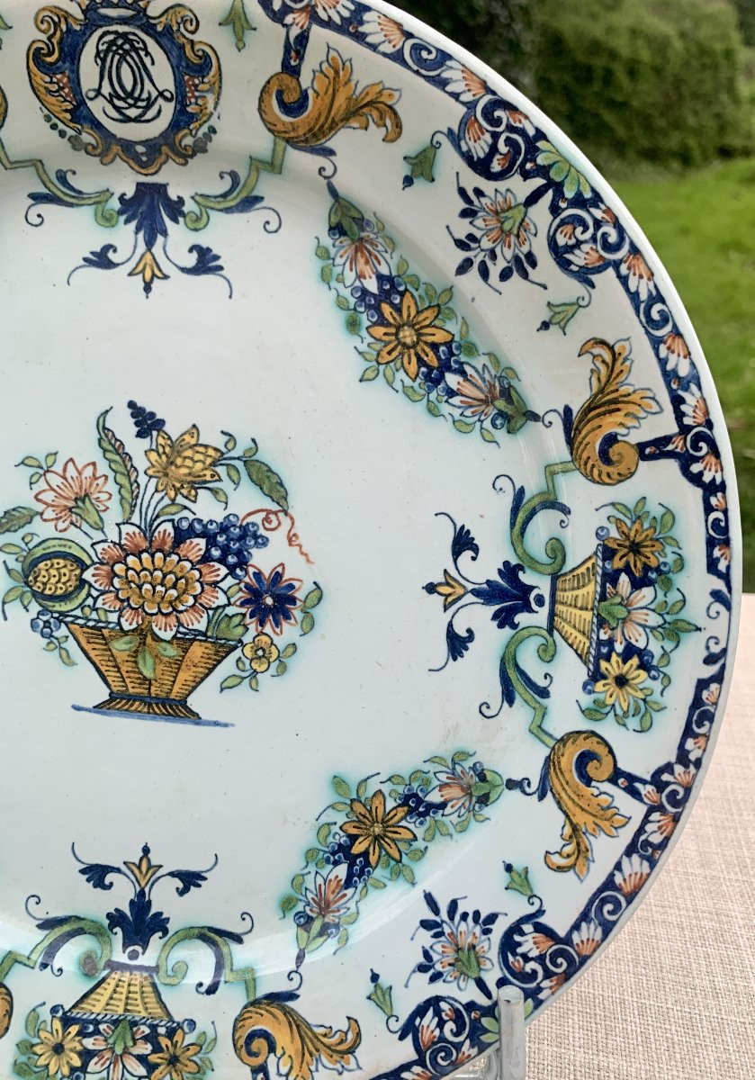 Rare 18th Rouen Faience Plate With Coat Of Arms, Known As " 5 Colours"-photo-1