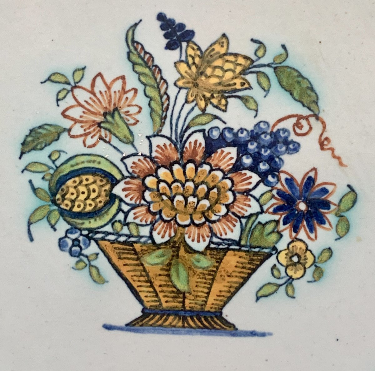 Rare 18th Rouen Faience Plate With Coat Of Arms, Known As " 5 Colours"-photo-3