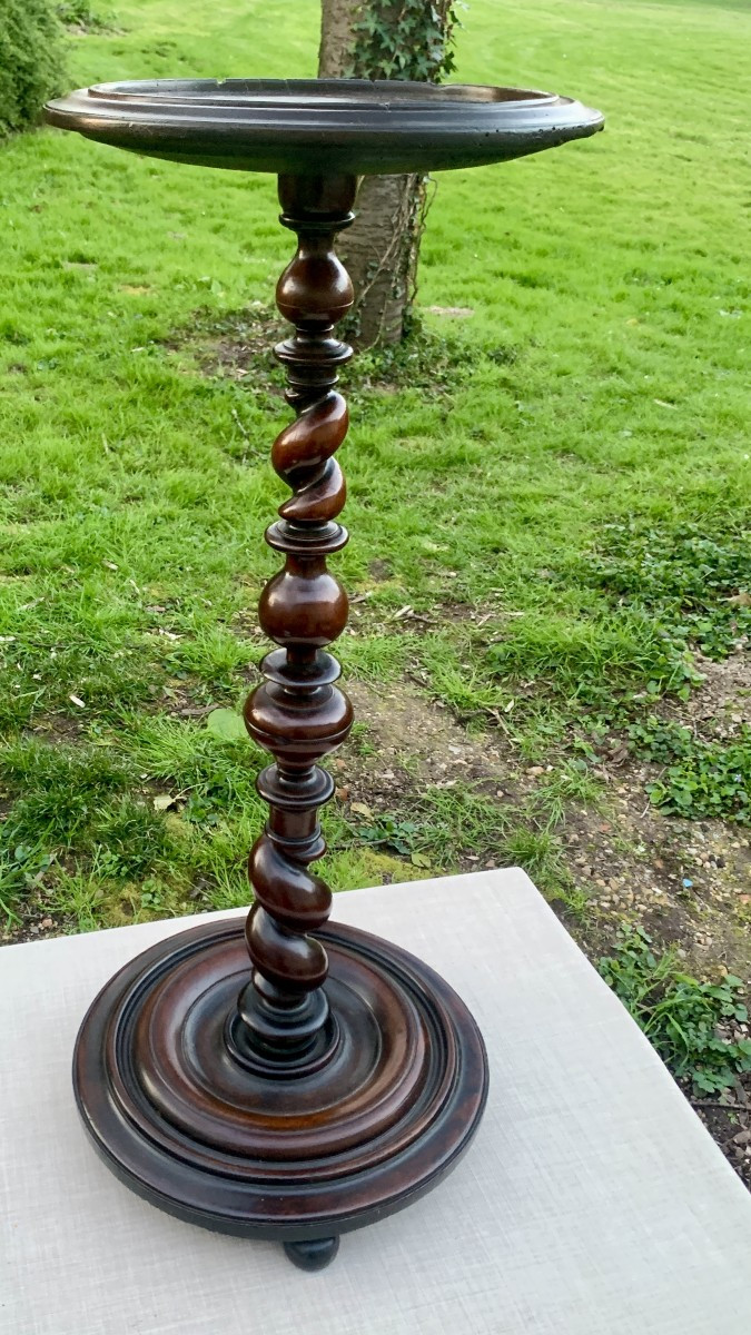 XVIIe s Porte torchère / selette en noyer tourné ép Louis XIII, certaines parties noircies