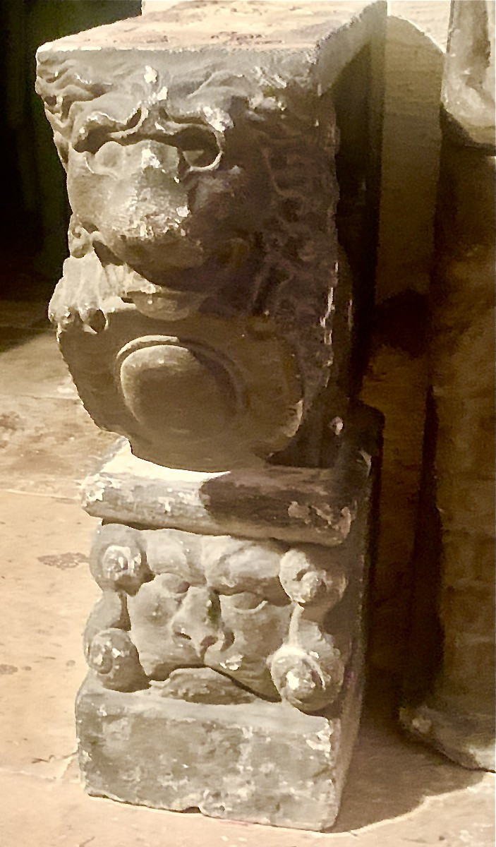 Renaissance Period (16th Cty) Stone Carved Fireplace, Anthropomorphic Pilars-photo-3