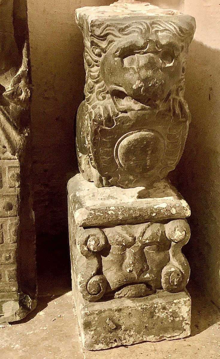 Renaissance Period (16th Cty) Stone Carved Fireplace, Anthropomorphic Pilars-photo-4