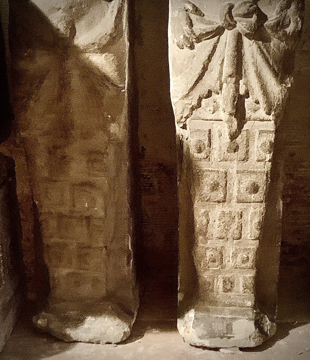 Renaissance Period (16th Cty) Stone Carved Fireplace, Anthropomorphic Pilars-photo-2