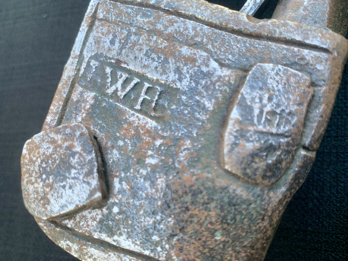 Large Iron Vice, Marked With Initials, 17th Or 18th C.-photo-2