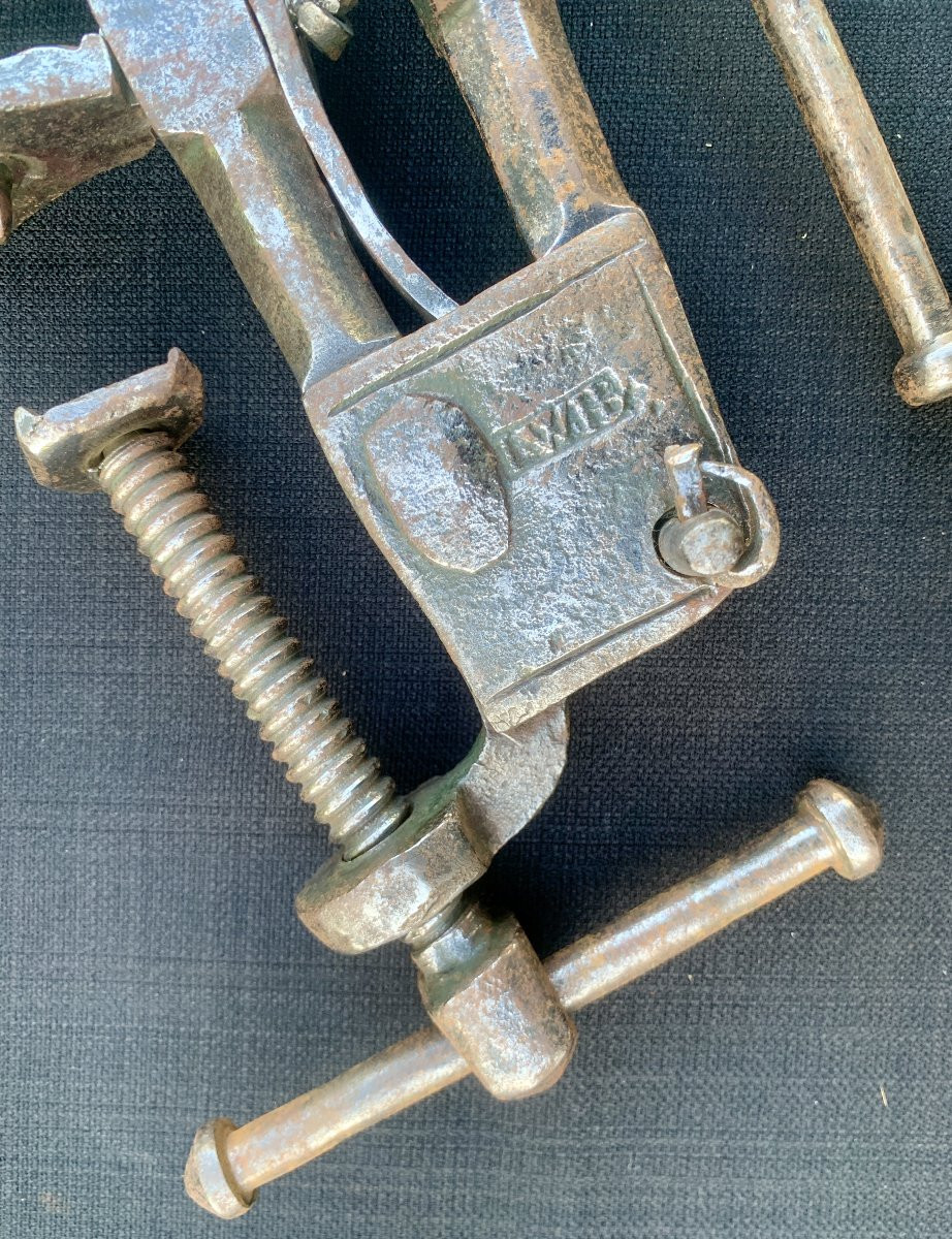 Large Iron Vice, Marked With Initials, 17th Or 18th C.-photo-6