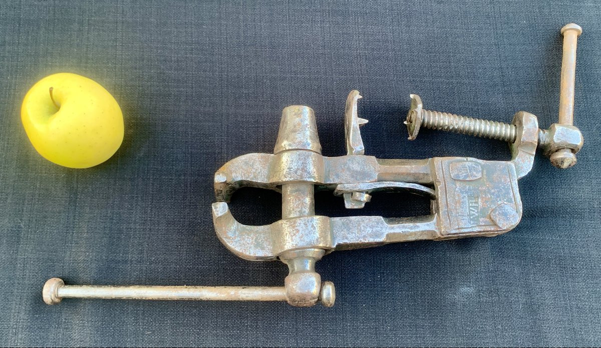 Large Iron Vice, Marked With Initials, 17th Or 18th C.-photo-8