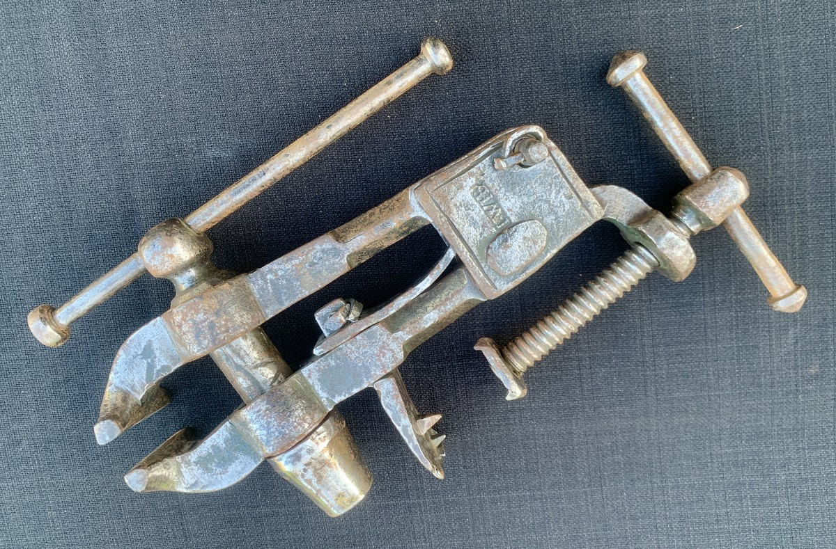 Large Iron Vice, Marked With Initials, 17th Or 18th C.