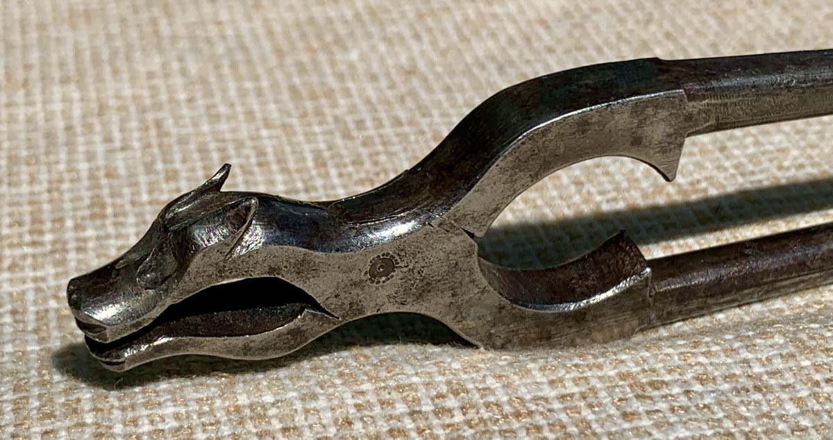 Casse noisettes ou pignes en fer forgé et ciselé, tête de loup, XIXe s-photo-2