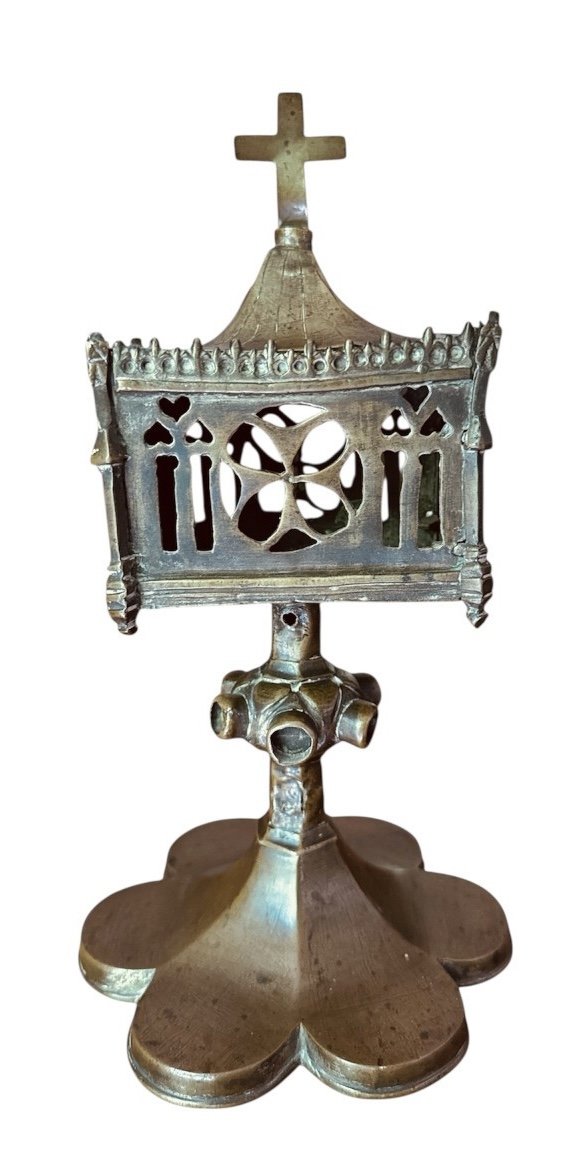 XVe s Monstrance couverte en laiton époque gothique 