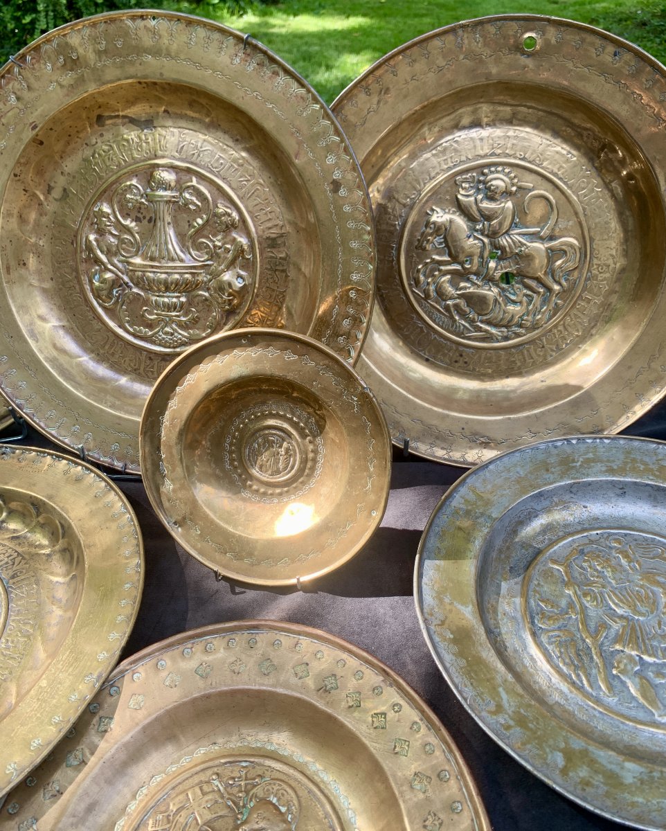 Nuremberg 16th Cty, Brass Alms Dish Depicting St. George Slaying The Dragon-photo-8