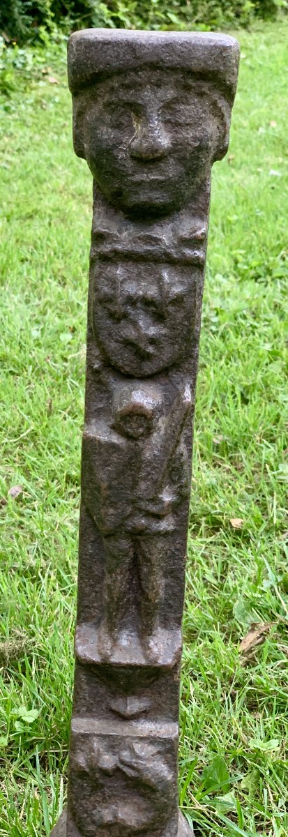 16th Cty Gothic Period Single Cast-iron Andiron With Coat Of Arms, Grotesques,...-photo-1