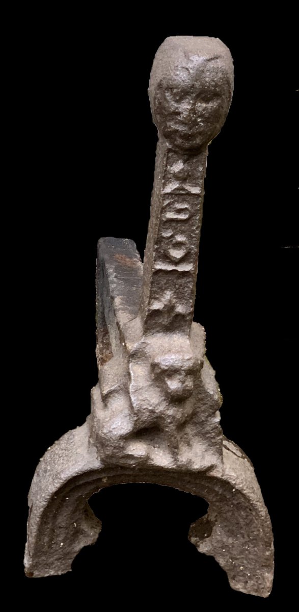 16th Cty: Gothic Period Single Cast-iron Andiron With Coat Of Arms, Lion,... No. 2