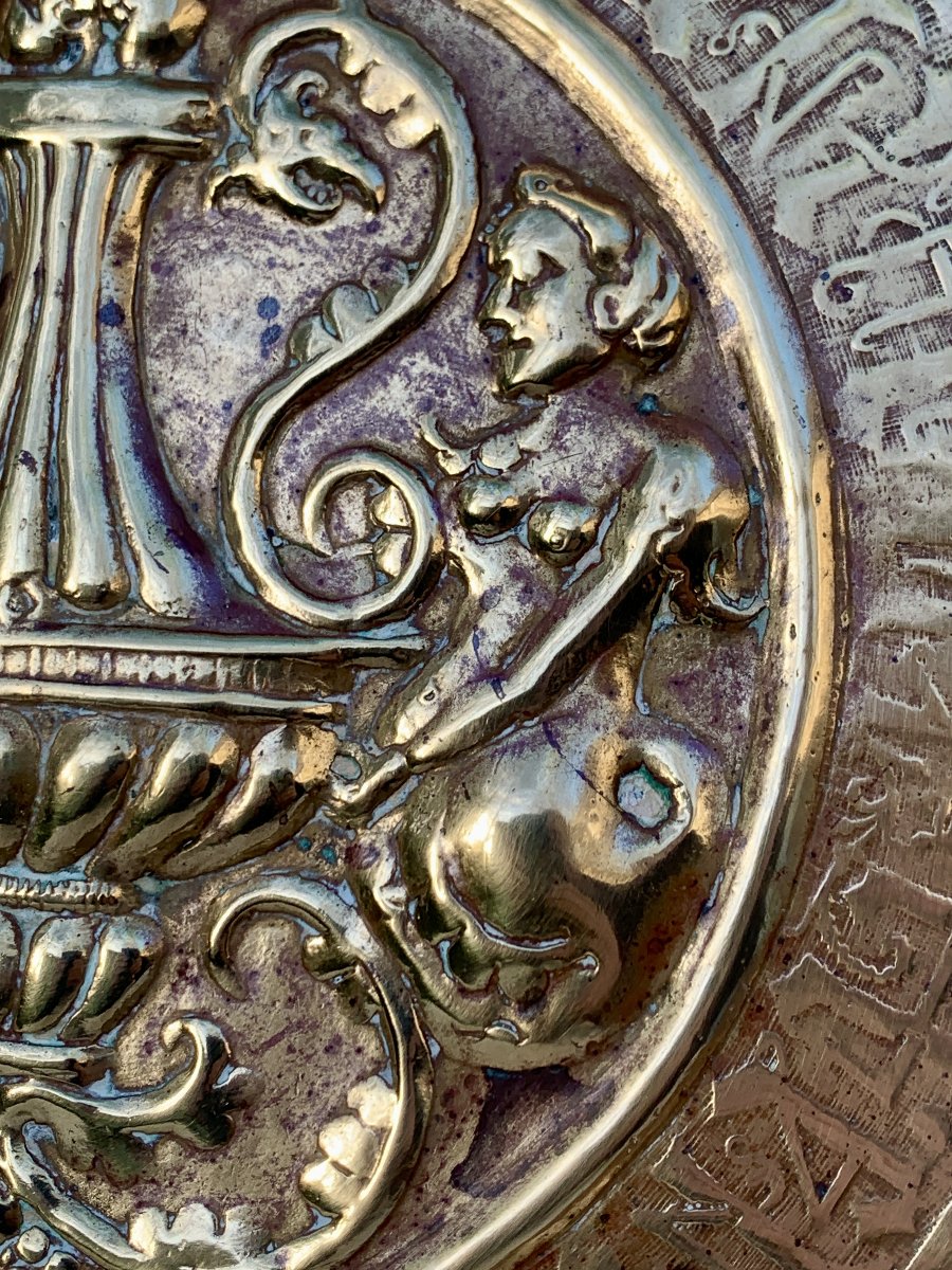 Nuremberg 16th Cty, Brass Alms Dish Depicting Urn With Handles, Triton & Mermaid -photo-4