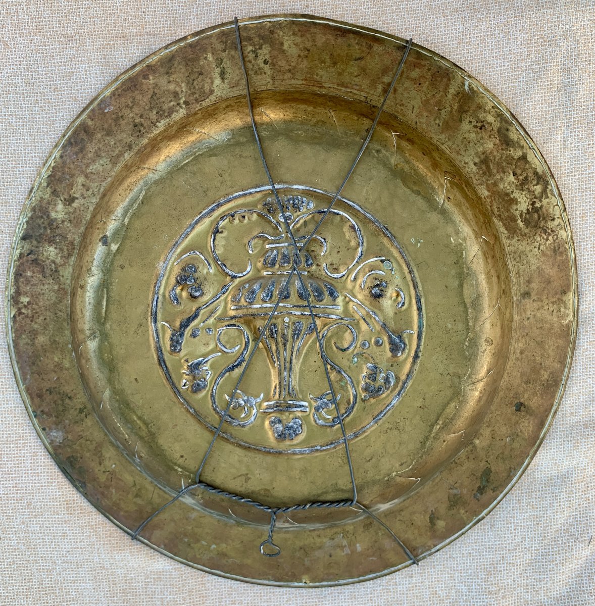Nuremberg 16th Cty, Brass Alms Dish Depicting Urn With Handles, Triton & Mermaid -photo-6