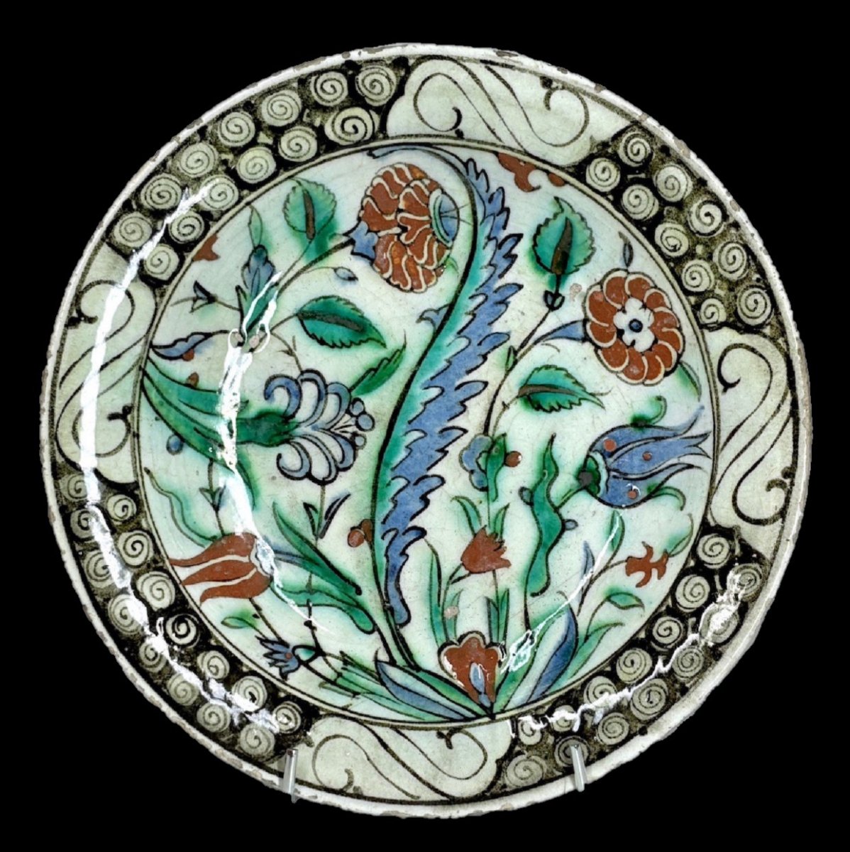 Plat céramique Iznik vers 1600 décor à la feuille de Saz, très belles couleurs dont rouge-photo-2