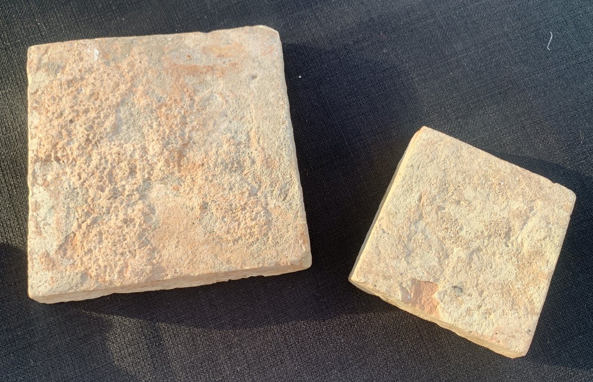2 carreaux en céramique polychrome, Tunisie fin du XVIIe ou début XVIIIe s-photo-1