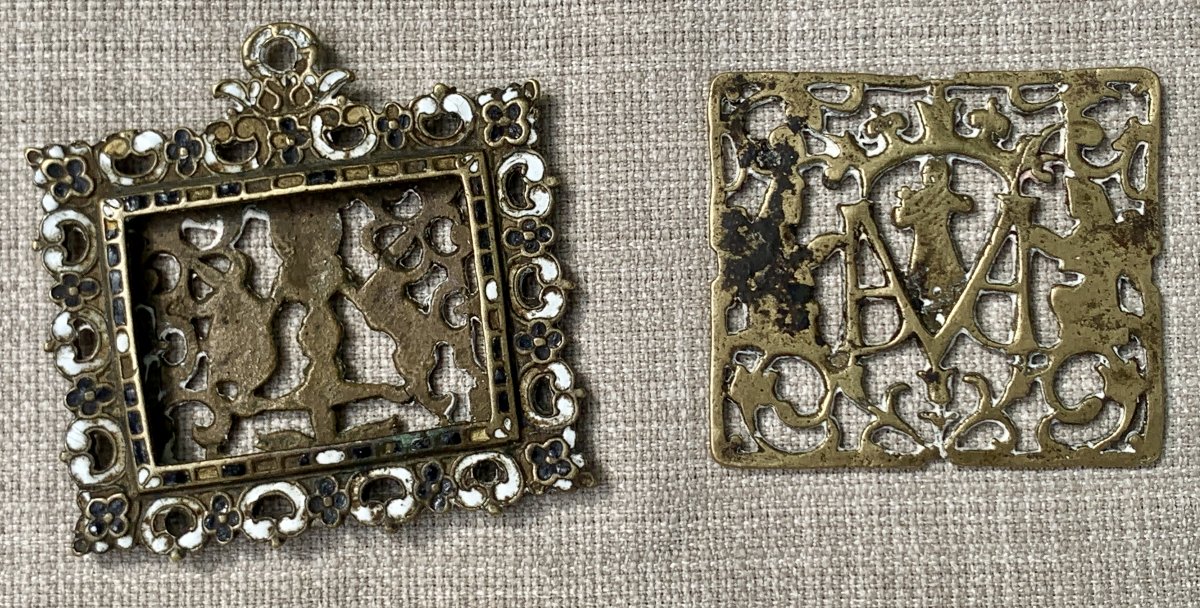  Spain, Ca. 1600/1620, 2 Chiseled, Openwork, And Enameled Brass Devotional Pendants-photo-2