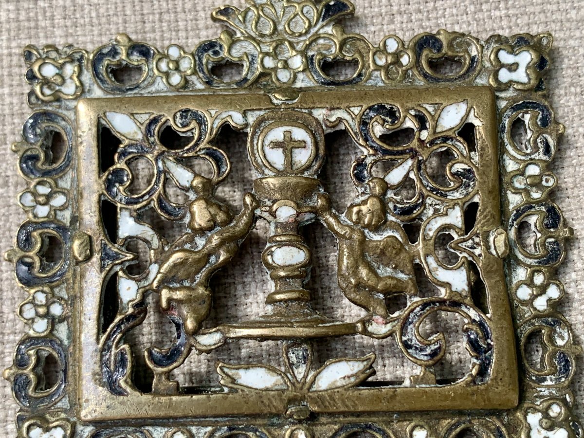  Spain, Ca. 1600/1620, 2 Chiseled, Openwork, And Enameled Brass Devotional Pendants-photo-3