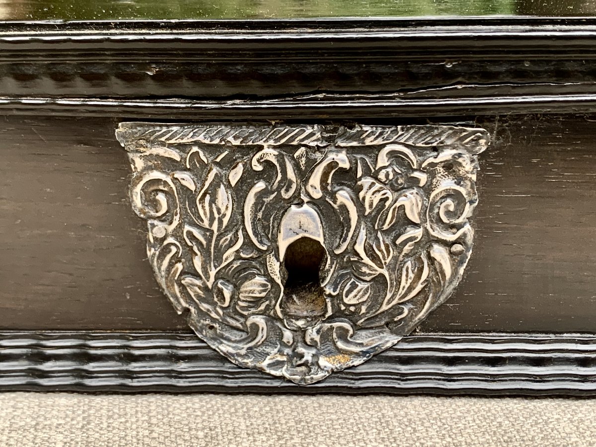 Coffret ép L XIV ébène bordures guillochées, plaque dessus couvercle & entrée serrure argent-photo-1