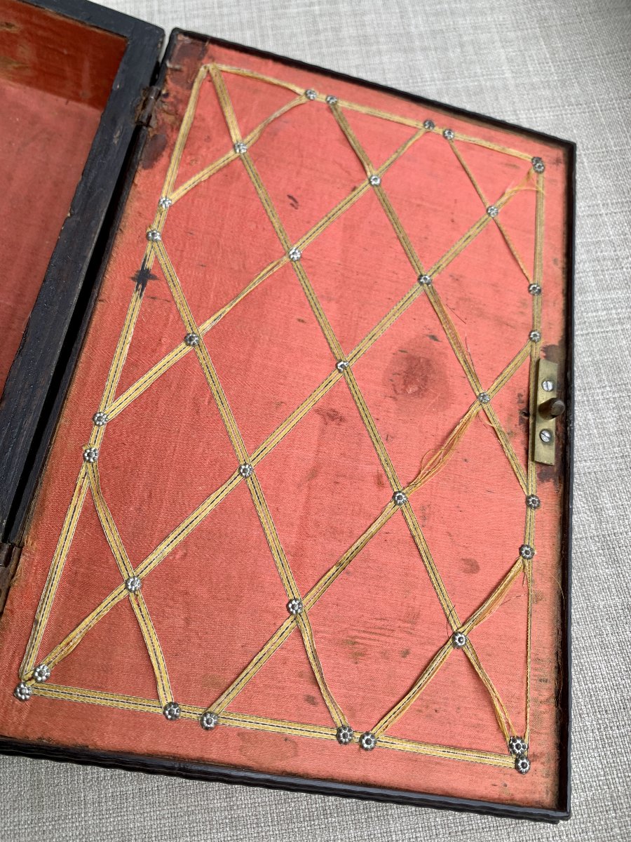 Coffret ép L XIV ébène bordures guillochées, plaque dessus couvercle & entrée serrure argent-photo-3