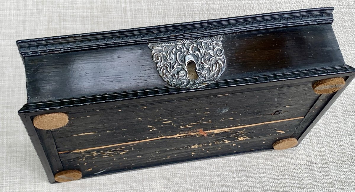 Coffret ép L XIV ébène bordures guillochées, plaque dessus couvercle & entrée serrure argent-photo-8
