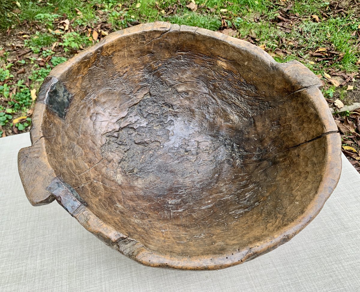 Folk Art: 19th Cty Very Large Single-piece Wooden Bowl, -photo-1
