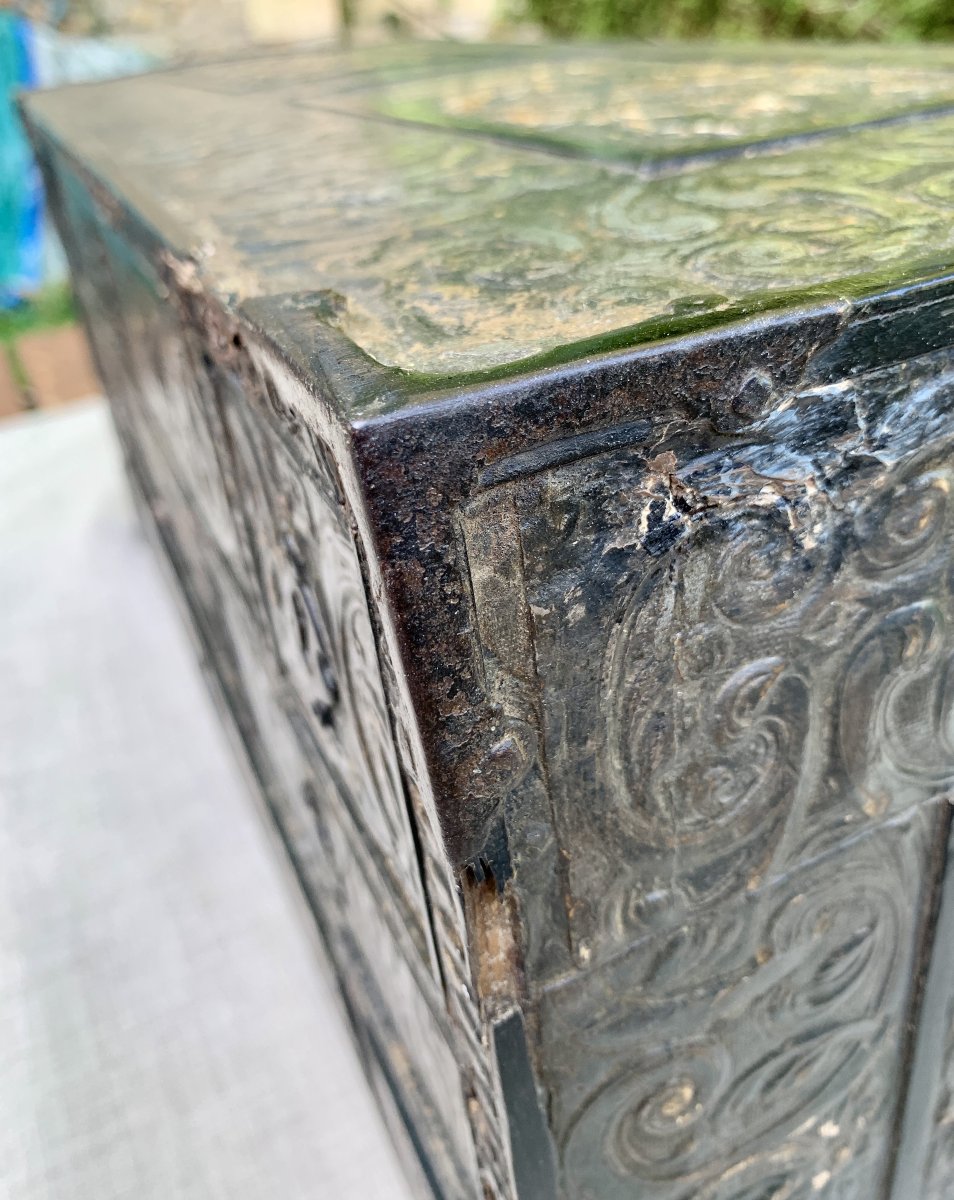 Circa 1600, Northern Italy? Pastiglia Travel Cabinet Imitating Cordoba Leather-photo-4
