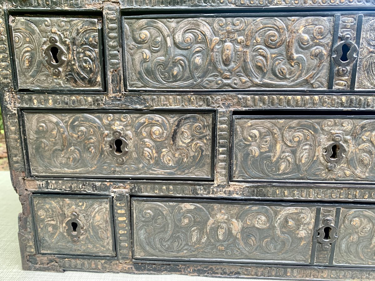 Circa 1600, Northern Italy? Pastiglia Travel Cabinet Imitating Cordoba Leather-photo-5