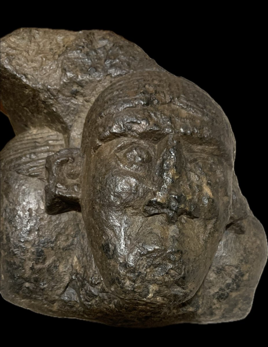 MUSEE: XIe / XIIe s, Pt chapiteau pierre noire (baslate ?) 4 faces avec visages africains-photo-3