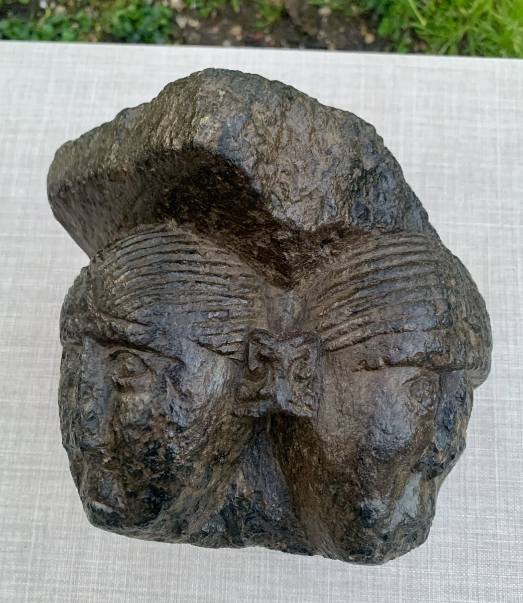 MUSEE: XIe / XIIe s, Pt chapiteau pierre noire (baslate ?) 4 faces avec visages africains-photo-4