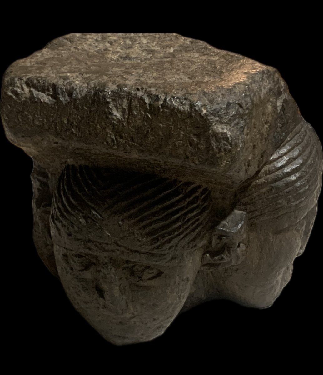 MUSEE: XIe / XIIe s, Pt chapiteau pierre noire (baslate ?) 4 faces avec visages africains-photo-2