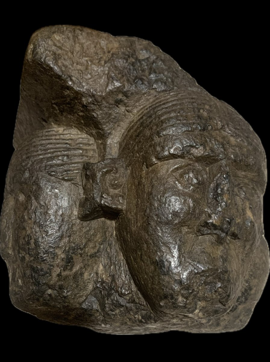 MUSEE: XIe / XIIe s, Pt chapiteau pierre noire (baslate ?) 4 faces avec visages africains-photo-4