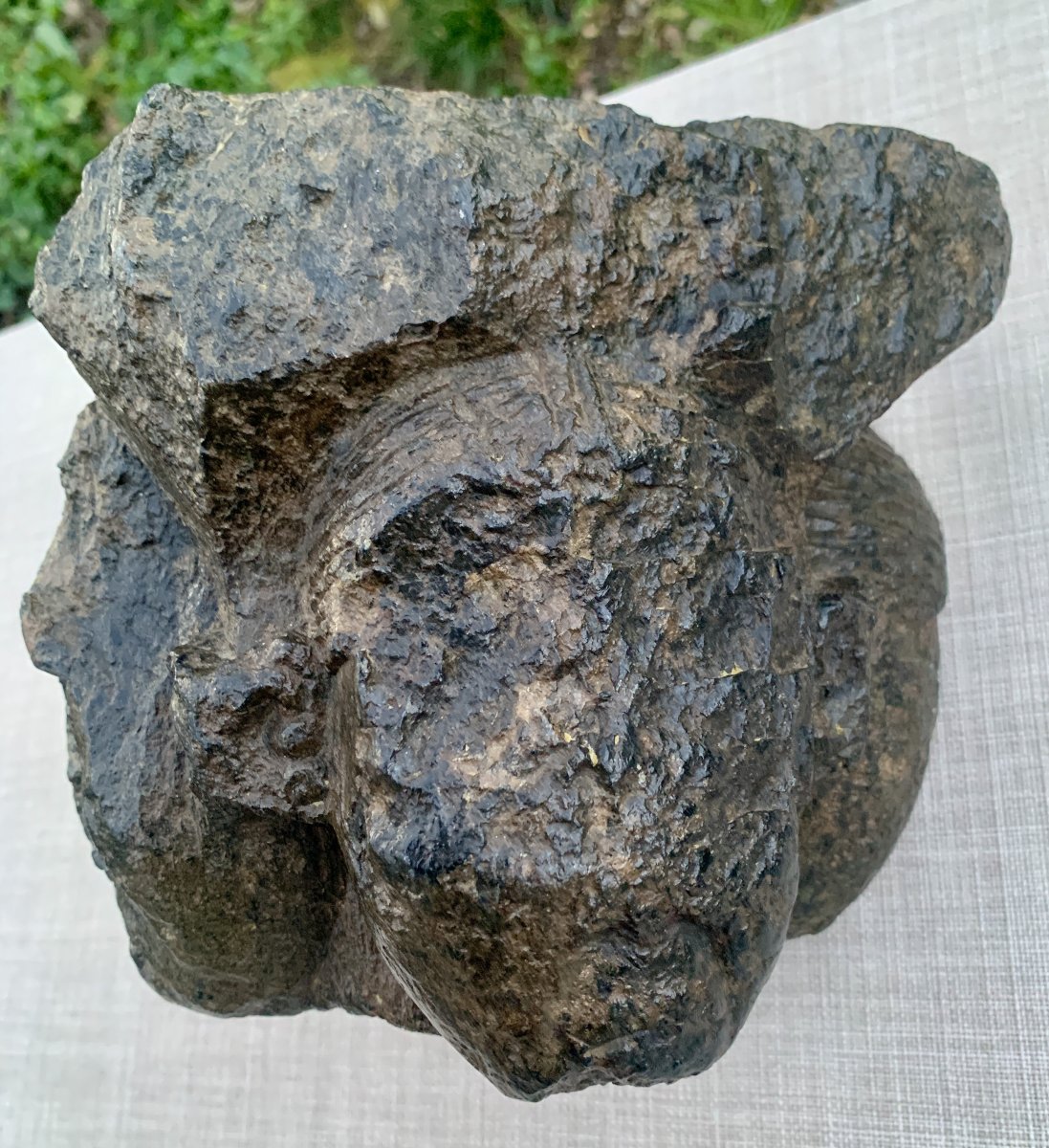 MUSEE: XIe / XIIe s, Pt chapiteau pierre noire (baslate ?) 4 faces avec visages africains-photo-7