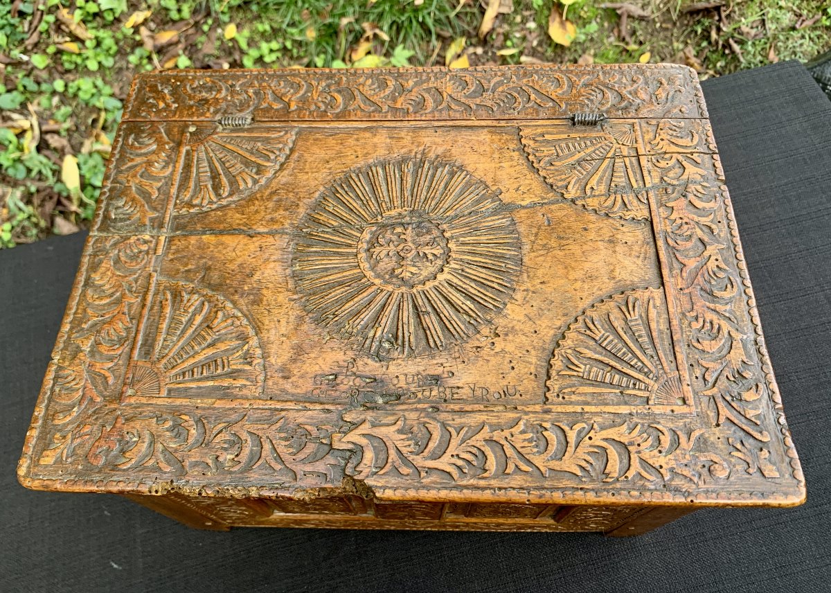 Louis XIV Era Folk Art, Walnut All Sides Carved Mastery Or Wedding Box, George Soubeyrou-photo-3