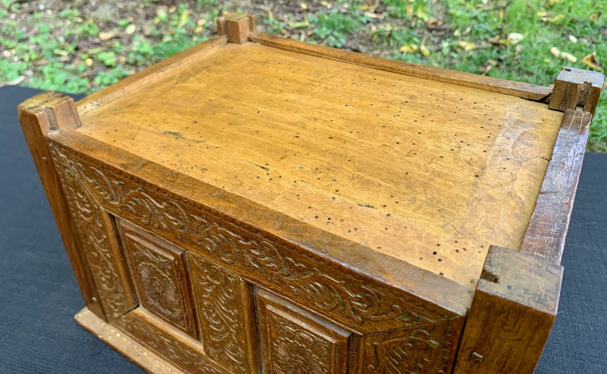 Louis XIV Era Folk Art, Walnut All Sides Carved Mastery Or Wedding Box, George Soubeyrou-photo-8