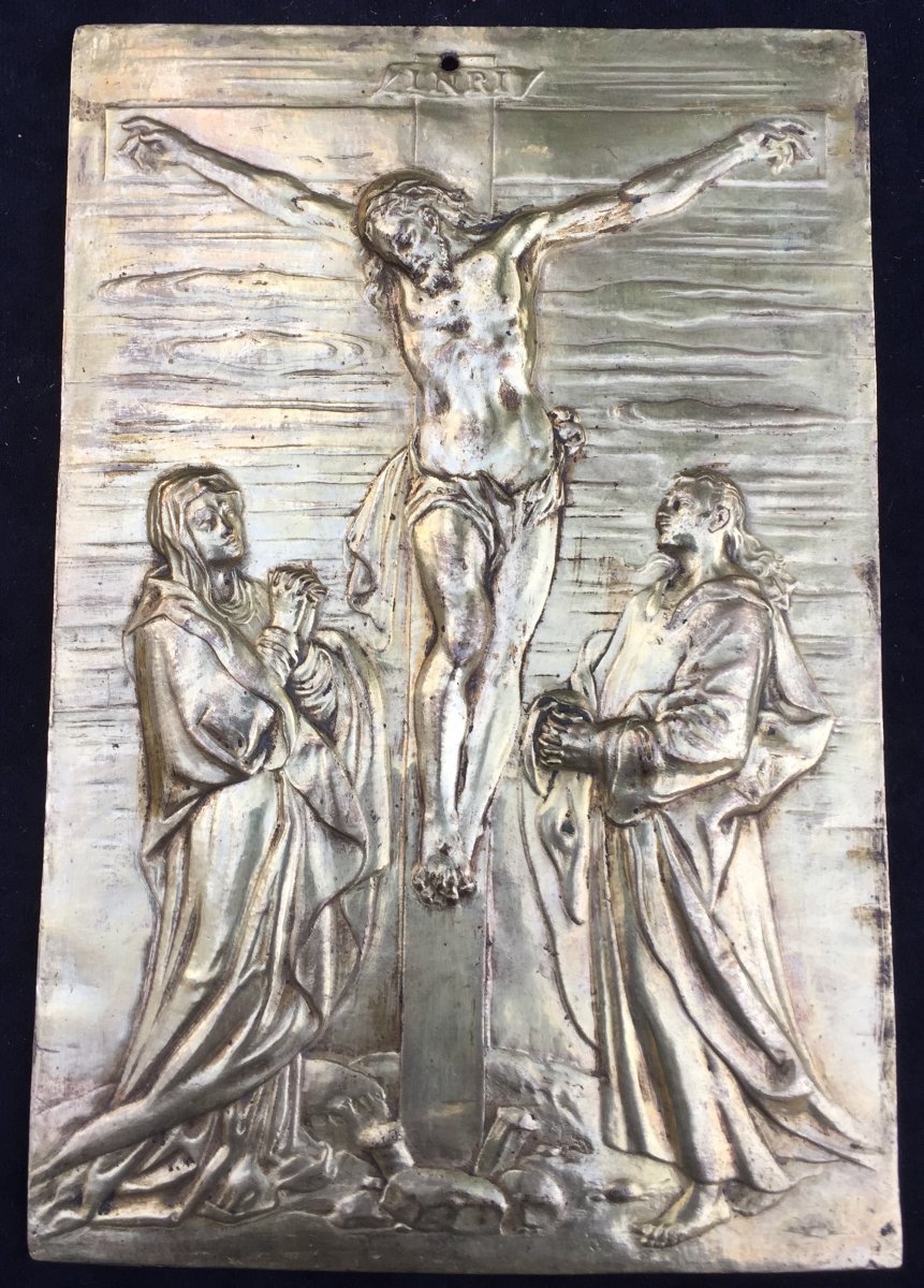 Plaque en bronze doré, Crucifixion de la fin du XVIe (très épaisse dorure d'origine) et son cadre holl en bois guilloché noir et placage loupe de noyer-photo-2