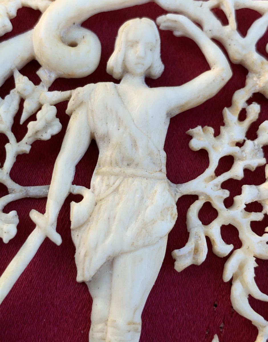 Carved & Openwork Ivory Pendant, Early XVIIth Cty Depicting German Mythological Hero Siegfried-photo-3