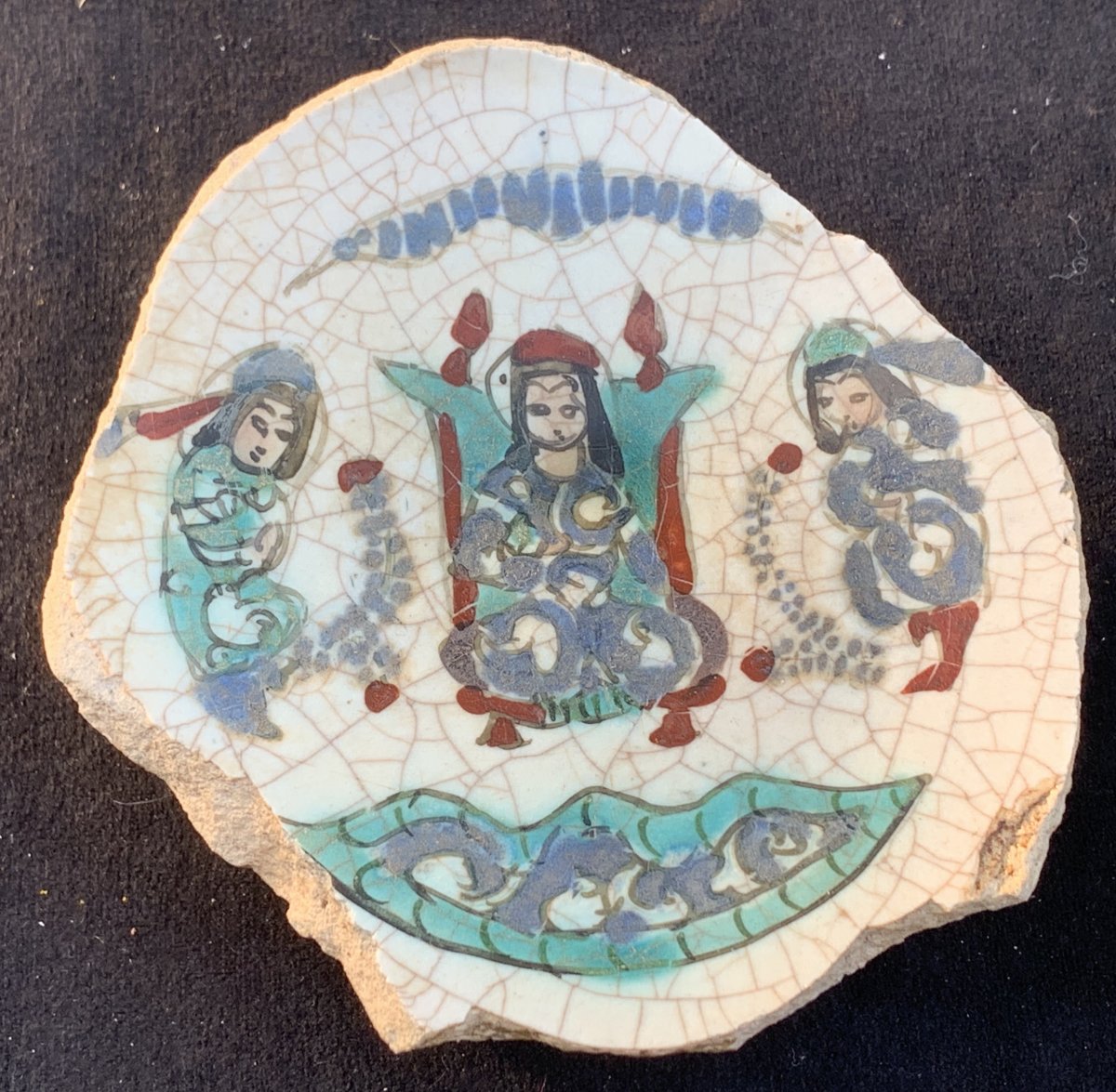 Ix-xth Tesson2 Ceramic Cup Bottom Minaï, Character Throne Surrounded By Servants