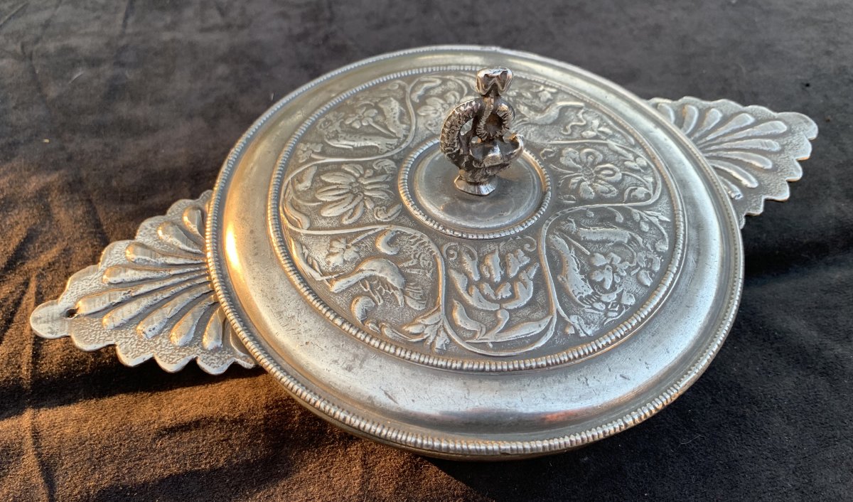 Louis XIV Periode Nice Pewter Bowl With Handles, Very Rich Relief Design, Lisieux-photo-1