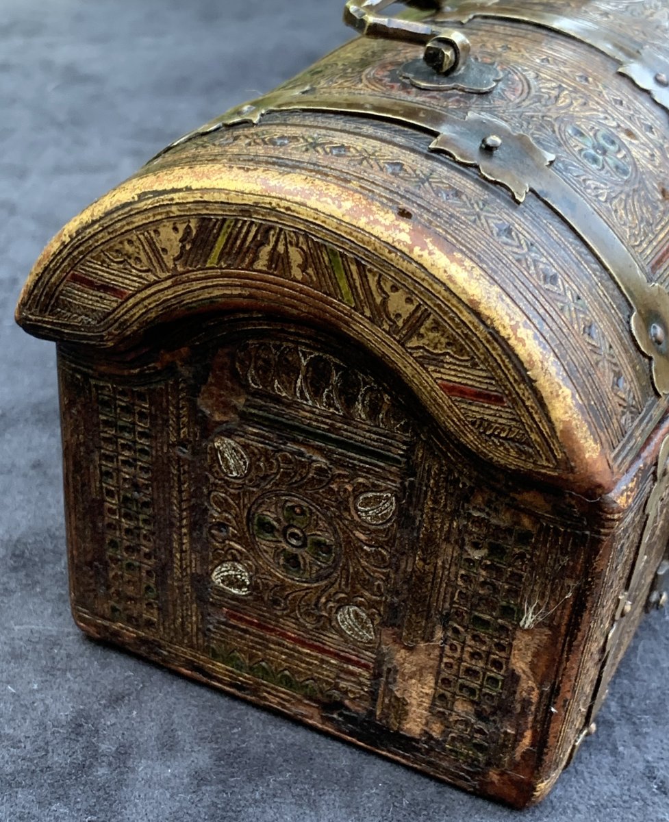 Small Domed Polychrom Gilded Leather Box, France XVth Cty -photo-4